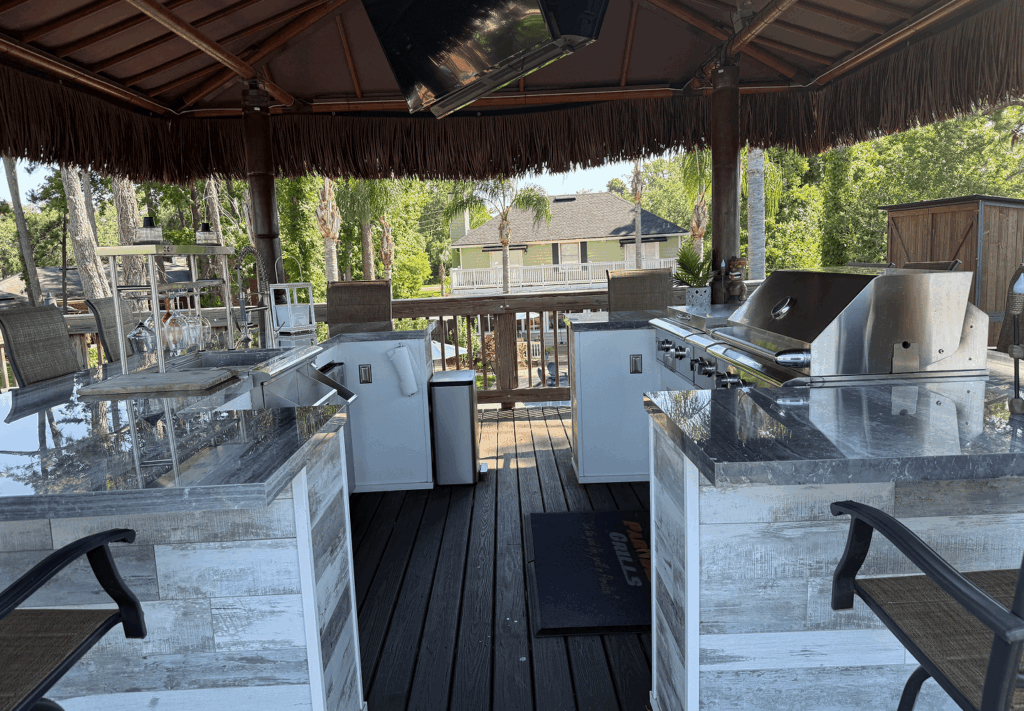 tiki hut construction in Jacksonville, FL